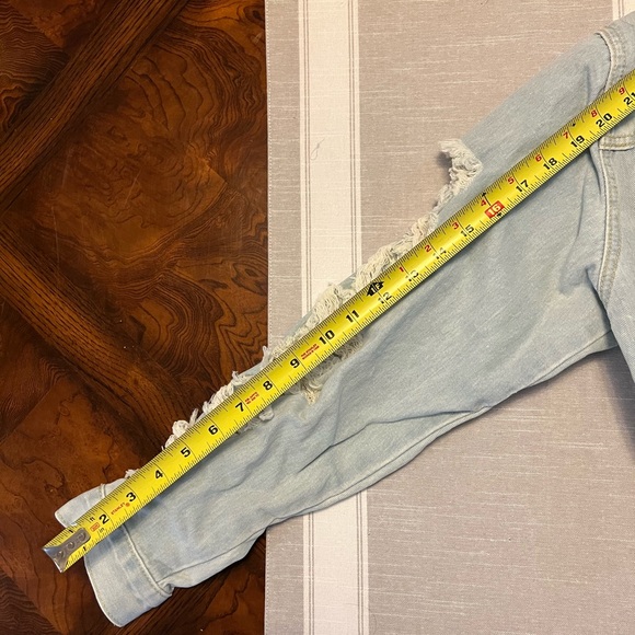NWOT Ripped light wash cropped Jean jacket - Picture 10 of 11